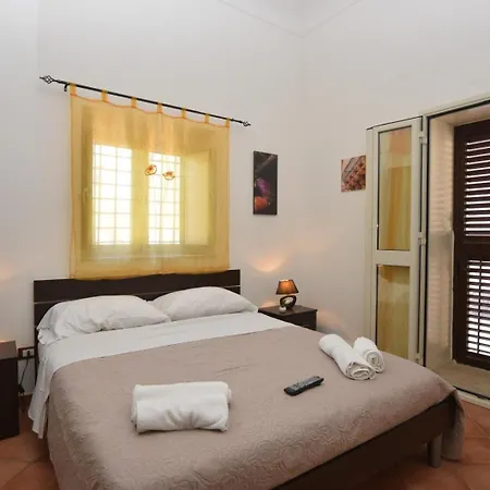 Apartment Ficus House Noto